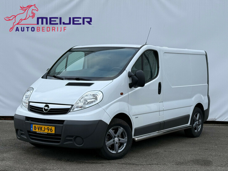 Opel-Vivaro-0