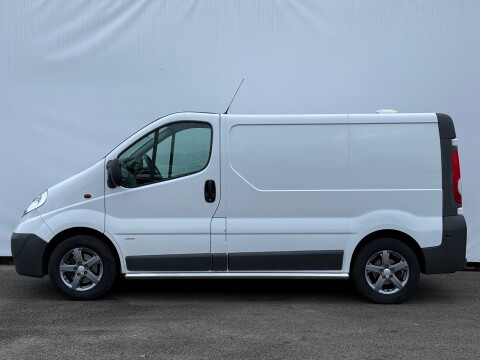 Opel-Vivaro-1