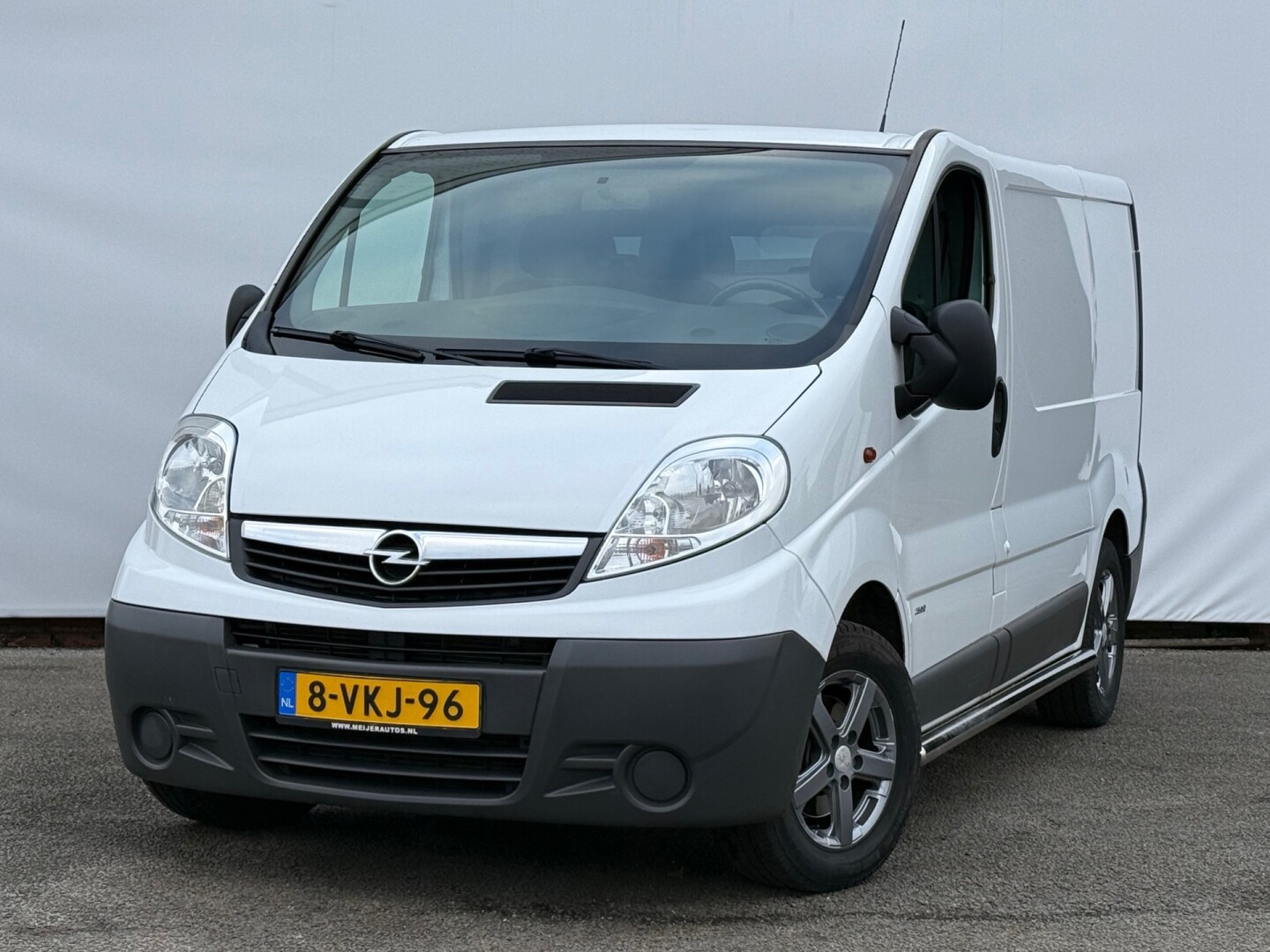 Opel-Vivaro-17