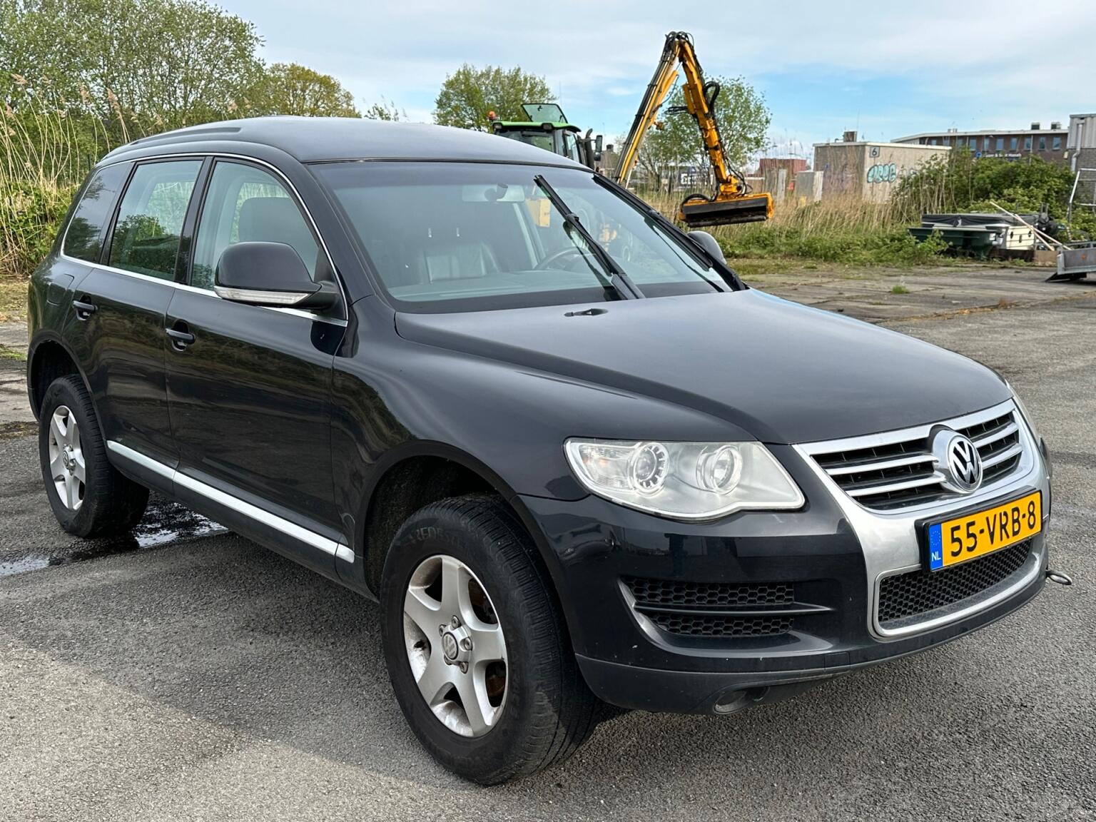 Volkswagen-Touareg-1