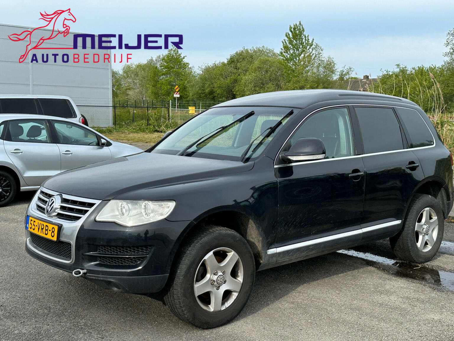 Volkswagen-Touareg-0